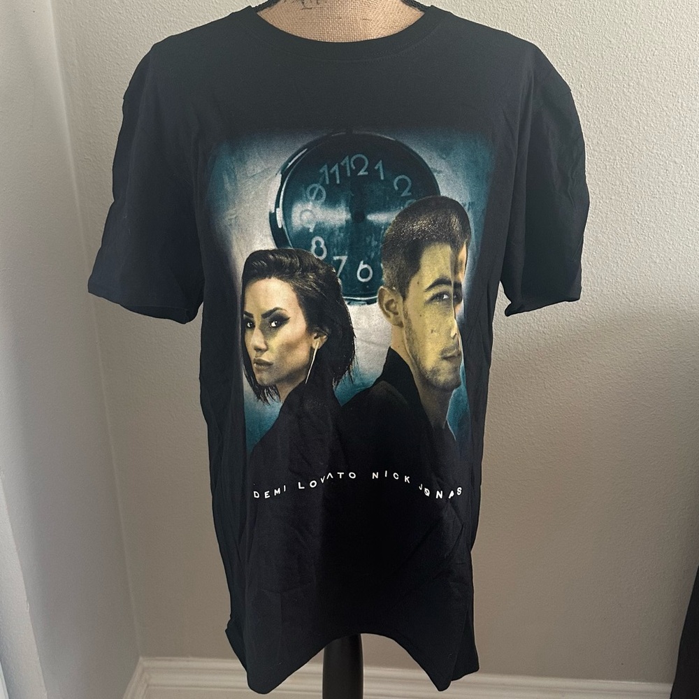 Gildan Demi Lovato & Nick Jonas Future Now 2016 Tour T Shirt